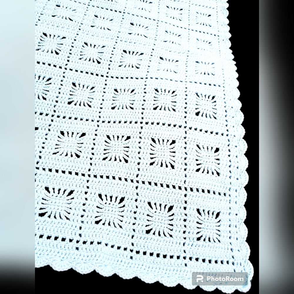 🧶Vintage 🧶Handmade 🤶Granny Square 🧶Afghan, Light Blue - Picture 4 of 5